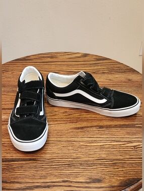 Vans Women Black & White Old Skool Velcro Sneakers